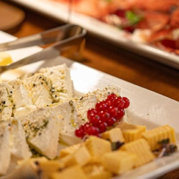 All You Can Eat doručak u hotelu Alexander Resort – Savršen početak dana na Kosmaju